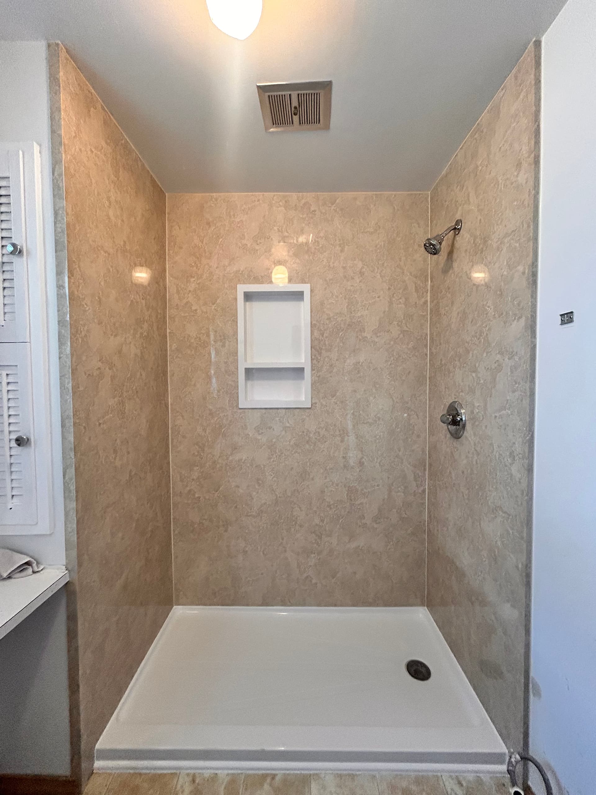 Gallery photos for Desert Stone Acrylic Shower With Built-In Niche: Image #1