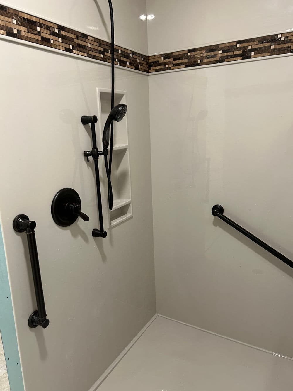 Bathroom Remodeling image